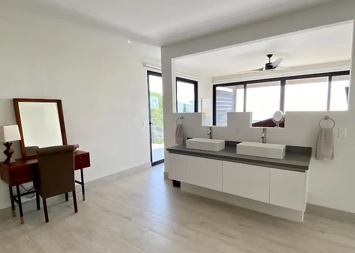 Villa Casa De Iluminacion - Gorgeous 5-br Oceanview With Private Infinity Pool *